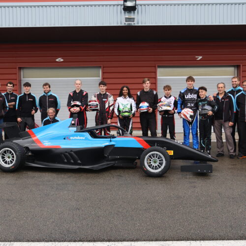 Gruppenfoto mit dem Team Jenzer Motorsport © Eichenberger Motorsport Schweiz | Auto Sport Schweiz