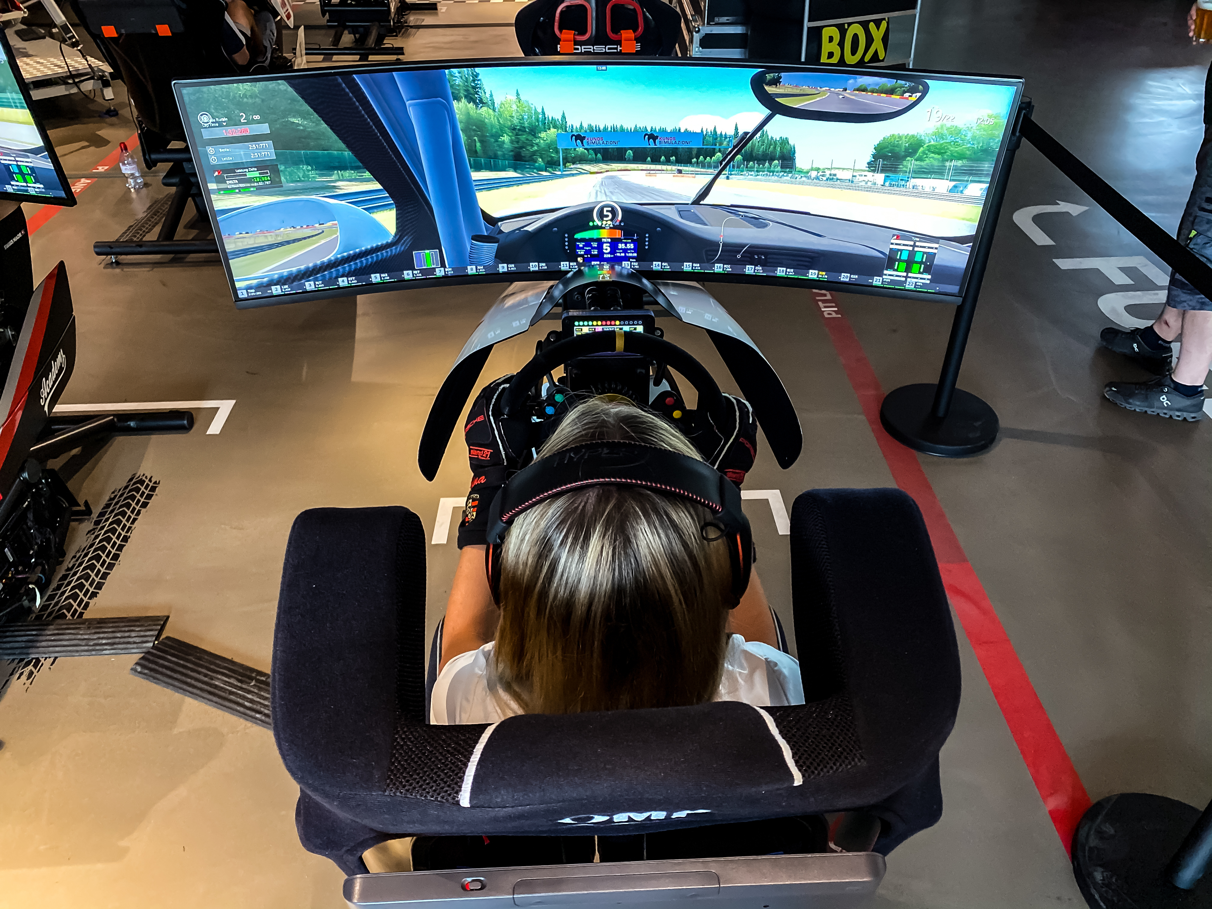how much do professional sim racers make