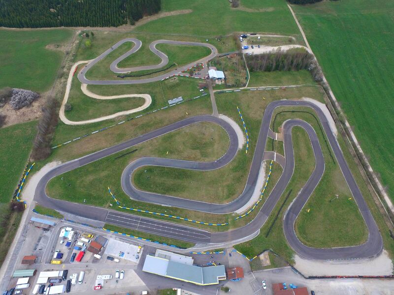 Vue aerienne circuit karting Motorsport Schweiz | Auto Sport Schweiz