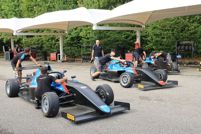 Drei Autos Motorsport Schweiz | Auto Sport Schweiz